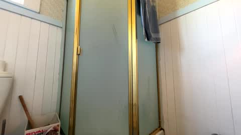 Snapshot of cali1962 chatting on 10/04/25, 06:39 Cal online show from 10/04/25, 06:39