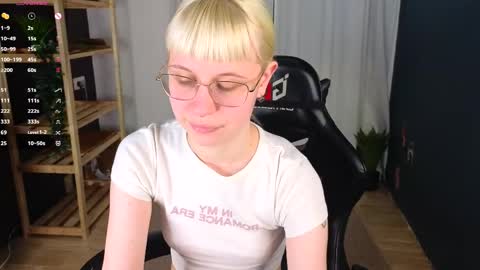 Snapshot of call_me_heaven chatting on 04/20/26, 03:48 Good girl Ann online show from 04/20/26, 03:48