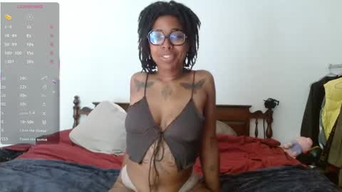 Snapshot of call_me_hedone chatting on 05/28/26, 11:40 Hedone online show from 05/28/26, 11:40