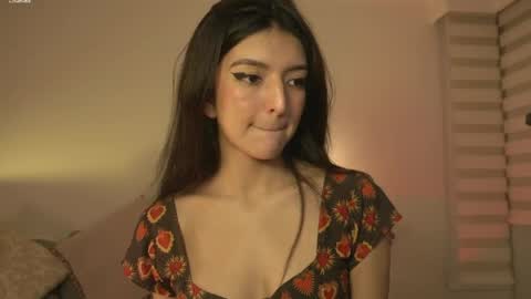 Snapshot of call_me_rosie chatting on 04/04/26, 01:48 online show from 04/04/26, 01:48