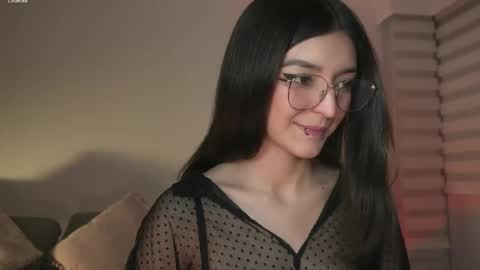 Snapshot of call_me_rosie chatting on 04/17/26, 01:19 online show from 04/17/26, 01:19