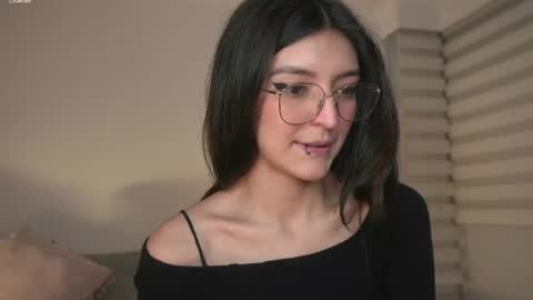 Snapshot of call_me_rosie chatting on 04/18/26, 02:37 online show from 04/18/26, 02:37