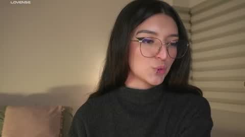 Snapshot of call_me_rosie chatting on 06/10/26, 01:06 online show from 06/10/26, 01:06
