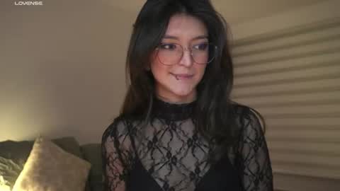 Snapshot of call_me_rosie chatting on 06/19/26, 01:10 online show from 06/19/26, 01:10
