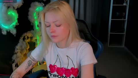 Snapshot of callista_a chatting on 04/30/26, 03:02 Robin online show from 04/30/26, 03:02