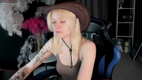 Snapshot of callista_a chatting on 05/18/26, 03:02 Robin online show from 05/18/26, 03:02