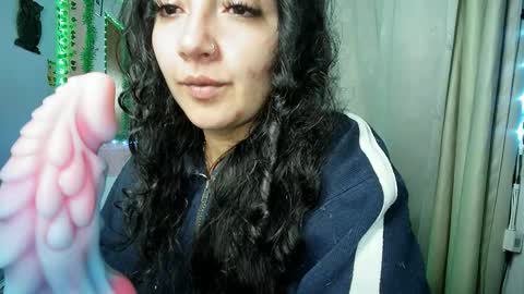 Snapshot of callme_lolas chatting on 10/19/25, 05:19 paula online show from 10/19/25, 05:19