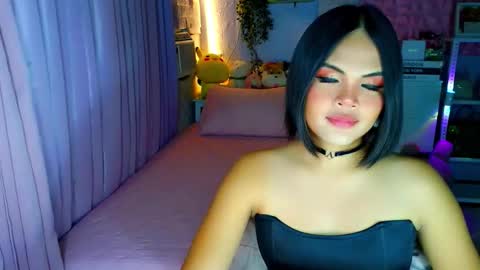 Snapshot of callme_mia chatting on 02/08/26, 05:11 Mia online show from 02/08/26, 05:11