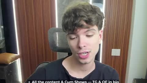 Snapshot of calvin_loves_you chatting on 04/05/26, 05:10 Hey I am Calvin online show from 04/05/26, 05:10