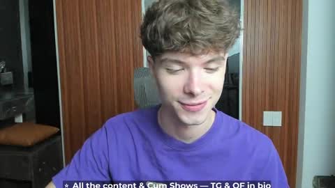 Snapshot of calvin_loves_you chatting on 04/08/26, 05:24 Hey I am Calvin online show from 04/08/26, 05:24