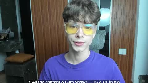 Snapshot of calvin_loves_you chatting on 04/10/26, 05:17 Hey I am Calvin online show from 04/10/26, 05:17