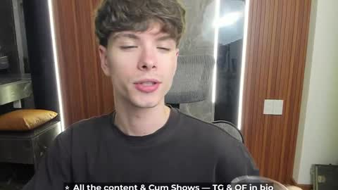 Snapshot of calvin_loves_you chatting on 04/11/26, 05:17 Hey I am Calvin online show from 04/11/26, 05:17