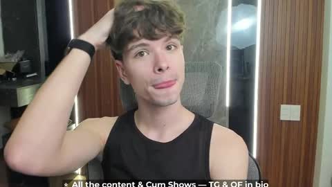 Snapshot of calvin_loves_you chatting on 04/12/26, 05:07 Hey I am Calvin online show from 04/12/26, 05:07