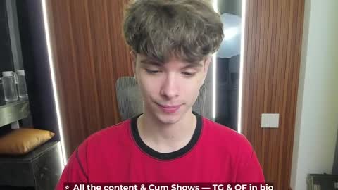 Snapshot of calvin_loves_you chatting on 04/14/26, 05:08 Hey I am Calvin online show from 04/14/26, 05:08