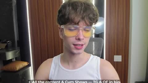 Snapshot of calvin_loves_you chatting on 04/15/26, 05:42 Hey I am Calvin online show from 04/15/26, 05:42