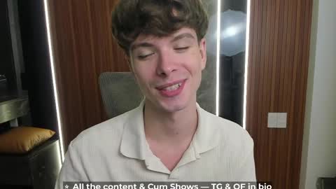 Snapshot of calvin_loves_you chatting on 04/17/26, 05:16 Hey I am Calvin online show from 04/17/26, 05:16