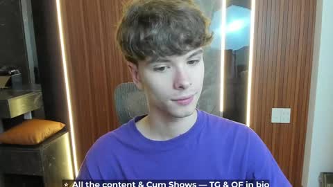 Snapshot of calvin_loves_you chatting on 04/19/26, 05:23 Hey I am Calvin online show from 04/19/26, 05:23