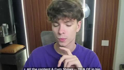 Snapshot of calvin_loves_you chatting on 04/22/26, 05:47 Hey I am Calvin online show from 04/22/26, 05:47