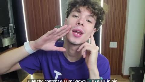 Snapshot of calvin_loves_you chatting on 04/24/26, 05:15 Hey I am Calvin online show from 04/24/26, 05:15