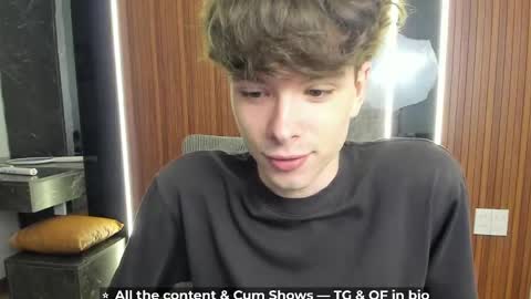 Snapshot of calvin_loves_you chatting on 04/29/26, 05:17 Hey I am Calvin online show from 04/29/26, 05:17
