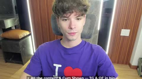 Snapshot of calvin_loves_you chatting on 05/01/26, 05:17 Hey I am Calvin online show from 05/01/26, 05:17