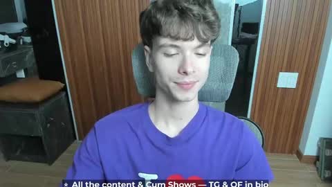 Snapshot of calvin_loves_you chatting on 05/08/26, 05:18 Hey I am Calvin online show from 05/08/26, 05:18
