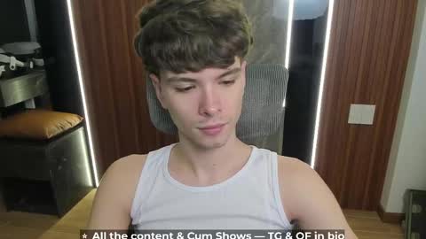 Snapshot of calvin_loves_you chatting on 05/09/26, 05:07 Hey I am Calvin online show from 05/09/26, 05:07