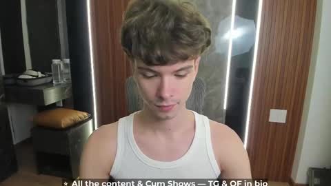 Snapshot of calvin_loves_you chatting on 05/17/26, 05:20 Hey I am Calvin online show from 05/17/26, 05:20