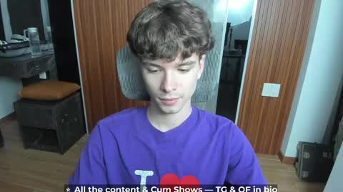 Snapshot of calvin_loves_you chatting on 05/26/26, 04:14 Hey I am Calvin online show from 05/26/26, 04:14