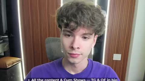 Snapshot of calvin_loves_you chatting on 05/29/26, 03:43 Hey I am Calvin online show from 05/29/26, 03:43