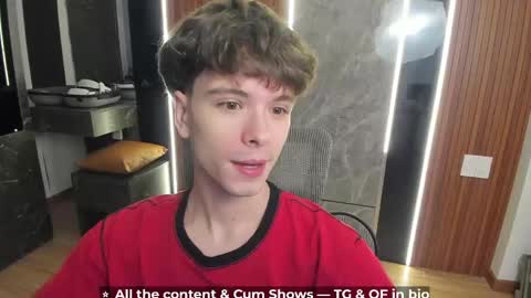 Snapshot of calvin_loves_you chatting on 05/31/26, 06:09 Hey I am Calvin online show from 05/31/26, 06:09