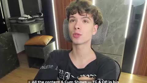 Snapshot of calvin_loves_you chatting on 06/09/26, 05:13 Hey I am Calvin online show from 06/09/26, 05:13