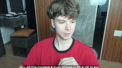 Snapshot of calvin_loves_you chatting on 06/20/26, 05:16 Hey I am Calvin online show from 06/20/26, 05:16