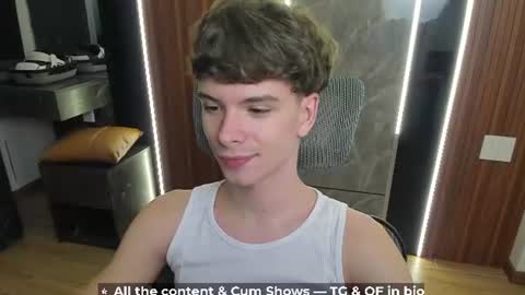 Snapshot of calvin_loves_you chatting on 06/23/26, 05:22 Hey I am Calvin online show from 06/23/26, 05:22