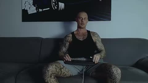 Snapshot of calvinhunt69 chatting on 11/19/25, 10:54 Calvin online show from 11/19/25, 10:54