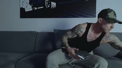 Snapshot of calvinhunt69 chatting on 11/20/25, 11:48 Calvin online show from 11/20/25, 11:48