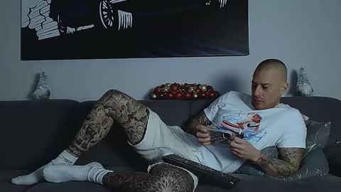 Snapshot of calvinhunt69 chatting on 12/14/25, 12:27 Calvin online show from 12/14/25, 12:27