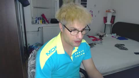 Snapshot of calvinjohnlad chatting on 03/12/25, 01:03 Calvinjohnlad online show from 03/12/25, 01:03