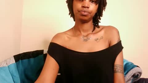 Snapshot of cam_she99 chatting on 04/27/26, 10:24 sunflower mommy online show from 04/27/26, 10:24