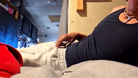 camachochuy1221 online show from 12/01/25, 06:46