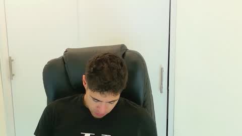 camara110 online show from 11/24/25, 02:11