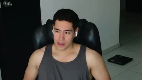 Snapshot of camara110 chatting on 06/25/26, 01:27 camara110 online show from 06/25/26, 01:27
