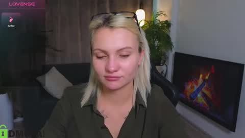 Snapshot of cameron_loving chatting on 10/22/25, 09:20 Cameron online show from 10/22/25, 09:20