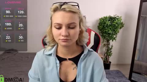 Snapshot of cameron_loving chatting on 10/30/25, 08:27 Cameron online show from 10/30/25, 08:27