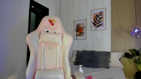 Cameron  online show from 09/17/25, 08:10