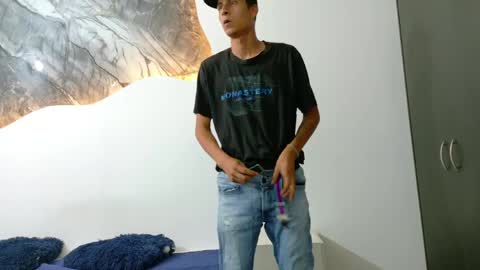 Snapshot of cameronsilverman chatting on 05/19/26, 01:56 cameronsilverman online show from 05/19/26, 01:56