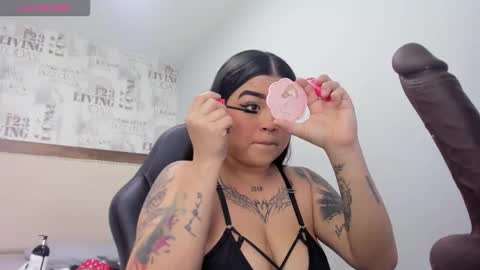 Snapshot of cami_bukele3 chatting on 11/16/25, 07:52 C A M I L A online show from 11/16/25, 07:52