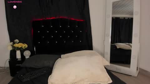 Snapshot of cami_cruzz chatting on 03/09/26, 08:35 Camila cruz online show from 03/09/26, 08:35