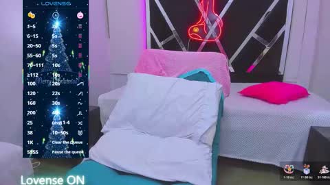 Snapshot of cami_sophia chatting on 12/14/25, 03:06 sophia online show from 12/14/25, 03:06