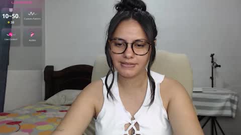 Snapshot of cami_valbuena chatting on 02/04/26, 01:33 Camila Valbuena online show from 02/04/26, 01:33